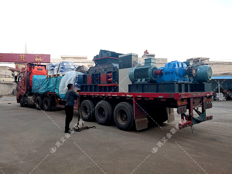 2PGY1200x800鵝卵石液壓對(duì)輥制砂機(jī)發(fā)往重慶 2PGY1200x800鵝卵石液壓對(duì)輥制砂機(jī)發(fā)往重慶