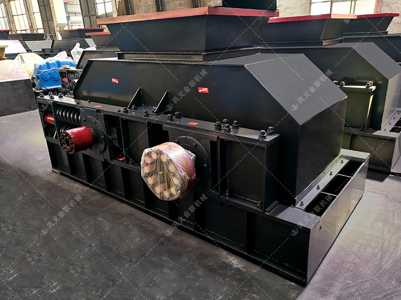 2PG1000×700連軸對(duì)輥破碎機(jī)發(fā)貨現(xiàn)場圖片_發(fā)往廣東_玄武巖制砂