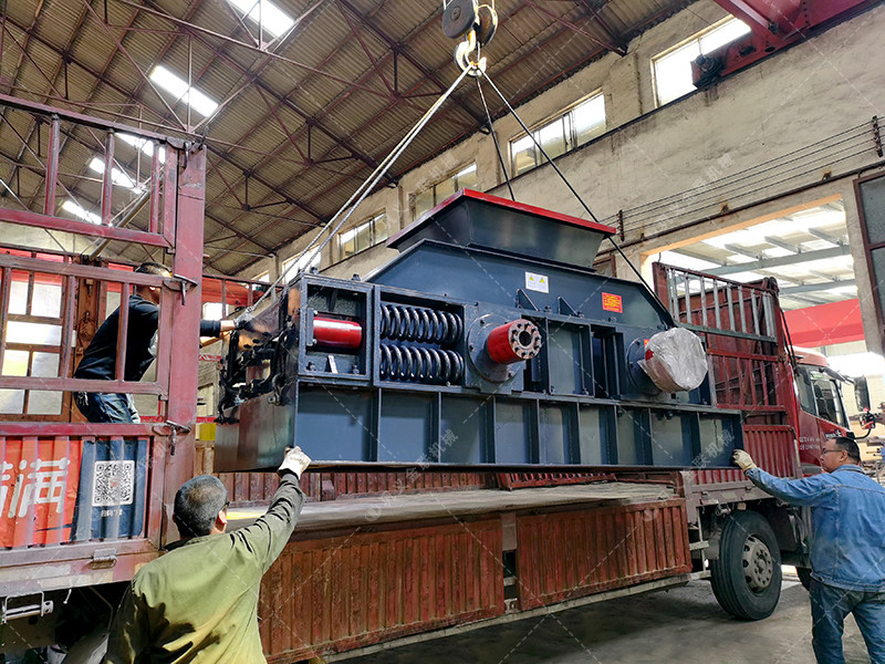 2PG1208對輥破碎機發(fā)往河南洛陽