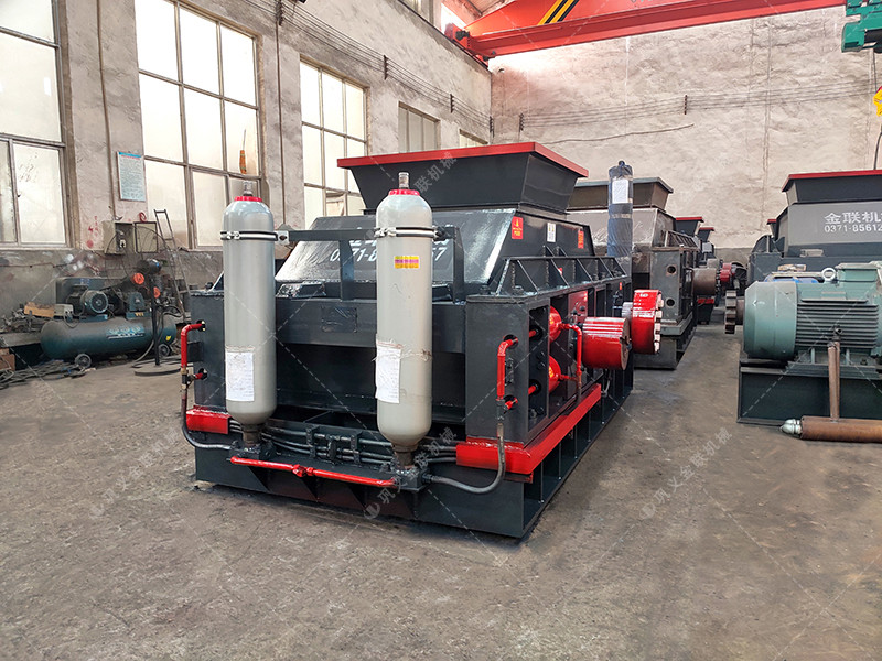 2PG1208型液壓直聯(lián)對(duì)輥破碎機(jī)設(shè)備發(fā)貨圖片