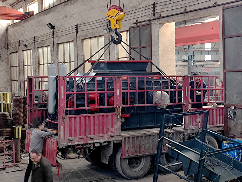 2PG1510制砂專用設(shè)備液壓對(duì)輥制砂機(jī)發(fā)往湖北