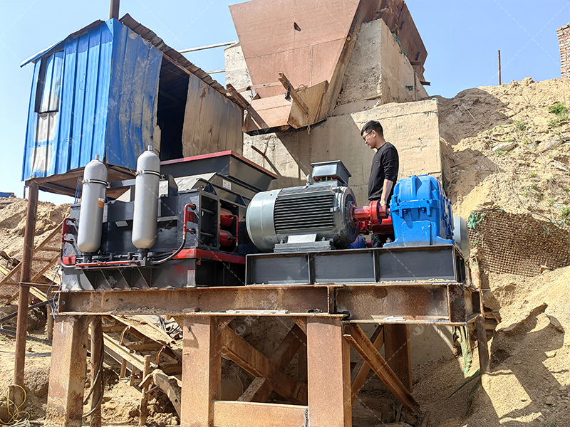 青石制砂難題多？對(duì)輥破碎機(jī)如何輕松應(yīng)對(duì)？