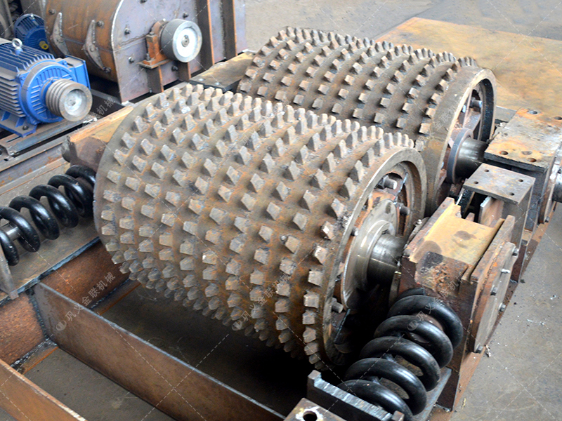 為何越來越多的礦山選擇雙齒輥而非顎式破碎機？這3點很關鍵！